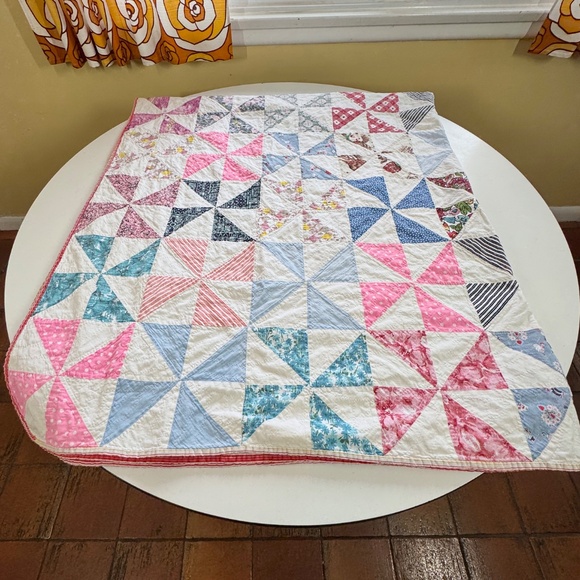 Vintage 1970s quilt, hand stitched, pinwheel pattern, twin to full size - Picture 7 of 11